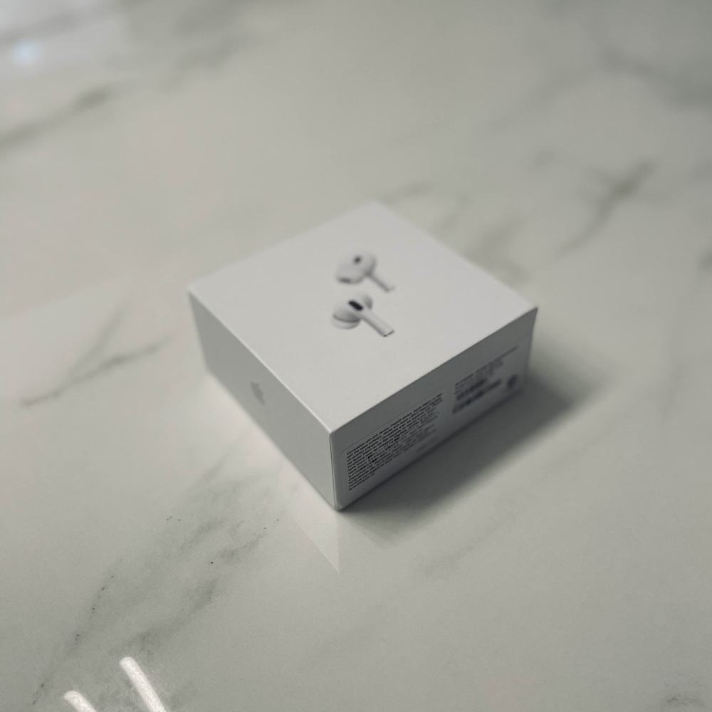White Wireless Earbuds